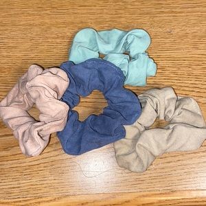 4 Pack Scrunchies - Hair Ties